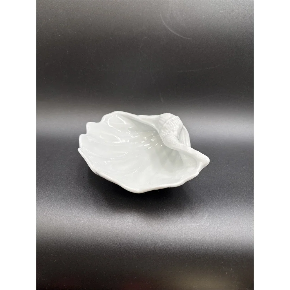 Pottery Barn White Clam Scallop Shell Appetizer / Soap Dish Discontinued EUC